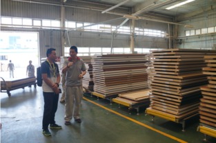 走进霍尔茨工厂，揭秘环保生态木门的制作奥秘